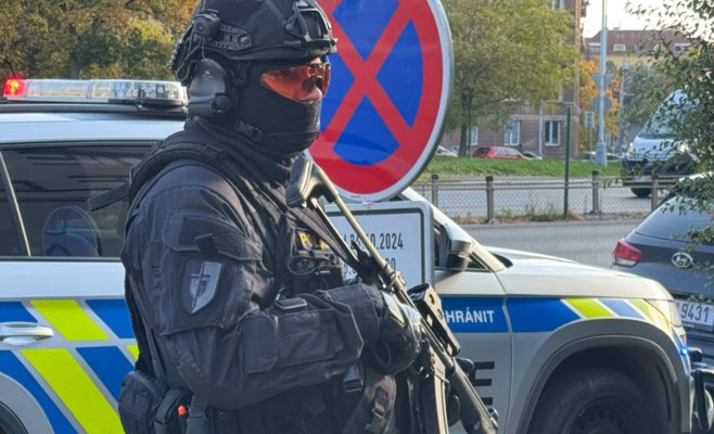 Полиция в Злине открыла огонь по мужчине с ножом, напавшему на двух человек