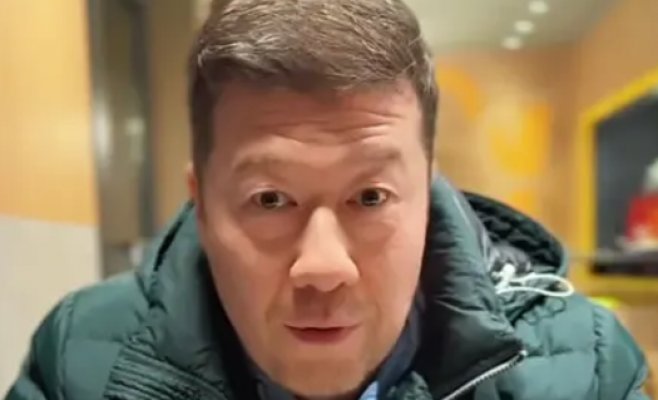 Почему он постоянно ест? Томио Окамуру нашли в новой роли – шоумена