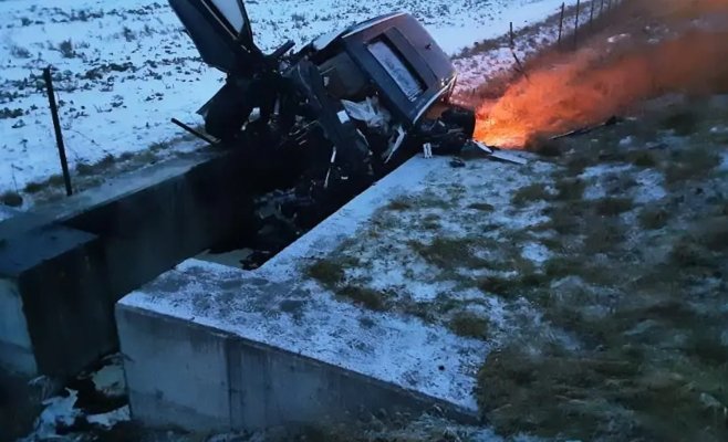 Водитель BMW вылетел с трассы D1 и врезался в бетонное сооружение
