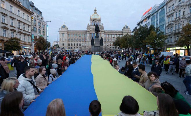 Сотни тысяч украинцев в Чехии оказались в неопределённости: продление временной защиты под угрозой