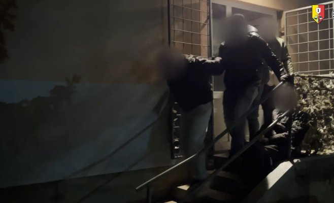 Шокирующие нападения в Праге: Двое молодых иностранцев подозреваются в серии дерзких ограблений