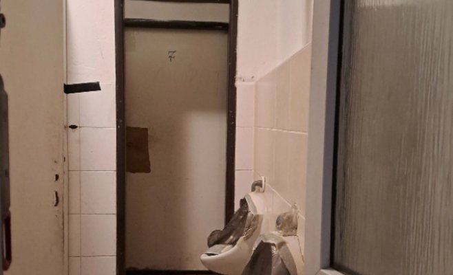 Шокирующие условия в общежитиях Пльзеня: грязь, клопы и плата за аренду сексом