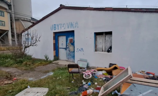 Шокирующие условия в общежитиях Пльзеня: грязь, клопы и плата за аренду сексом