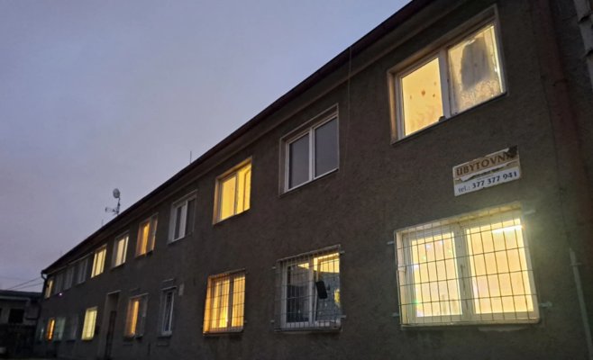 Шокирующие условия в общежитиях Пльзеня: грязь, клопы и плата за аренду сексом