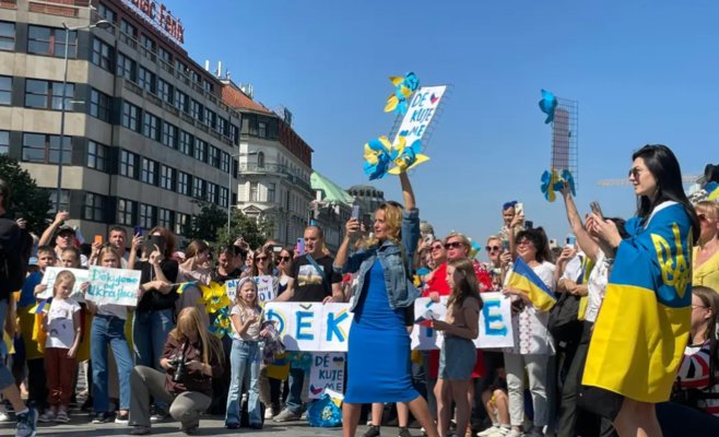 Чехия продолжит защищать украинских беженцев: принят новый закон Lex Ukrajina