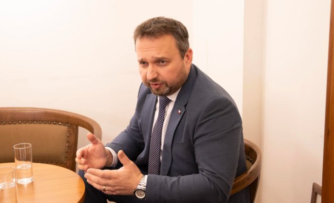 С января вырастут зарплаты учителям и государственным служащим