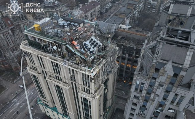 Взрывы в Киеве: Украина отражает массированный ракетный удар России