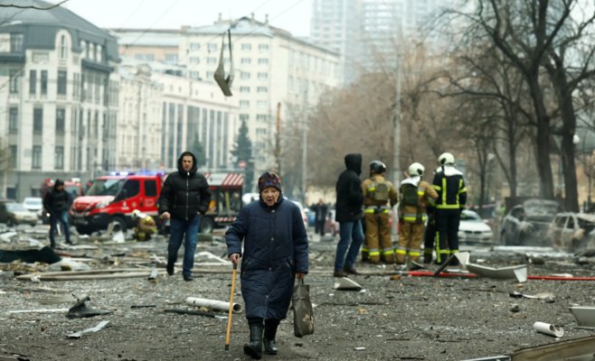 Взрывы в Киеве: Украина отражает массированный ракетный удар России