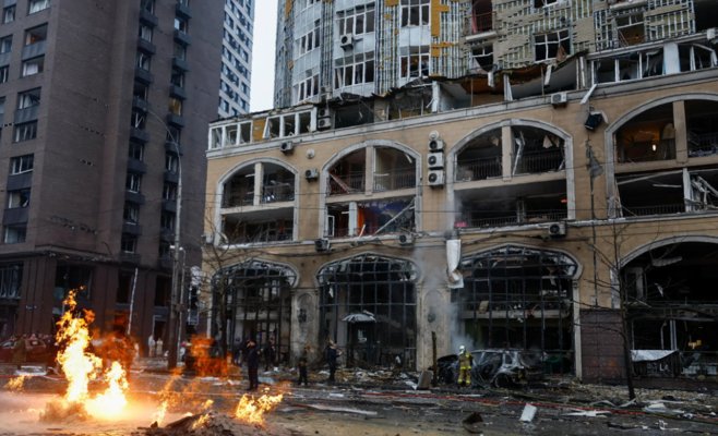 Взрывы в Киеве: Украина отражает массированный ракетный удар России