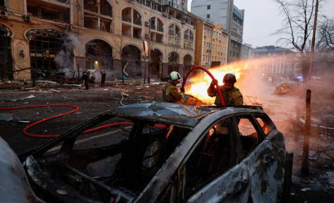 Взрывы в Киеве: Украина отражает массированный ракетный удар России