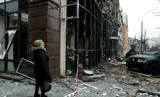 Взрывы в Киеве: Украина отражает массированный ракетный удар России