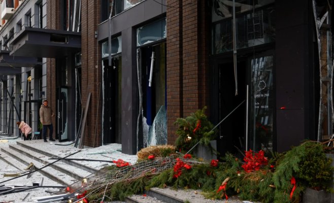 Взрывы в Киеве: Украина отражает массированный ракетный удар России