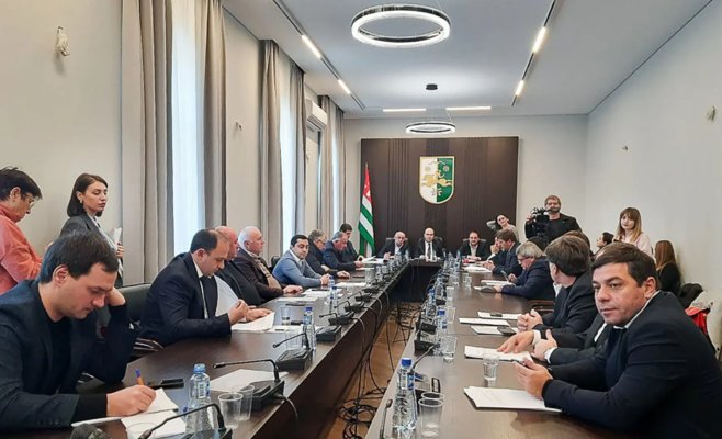 Депутат застрелил коллегу прямо в парламенте: Абхазия погружается во тьму