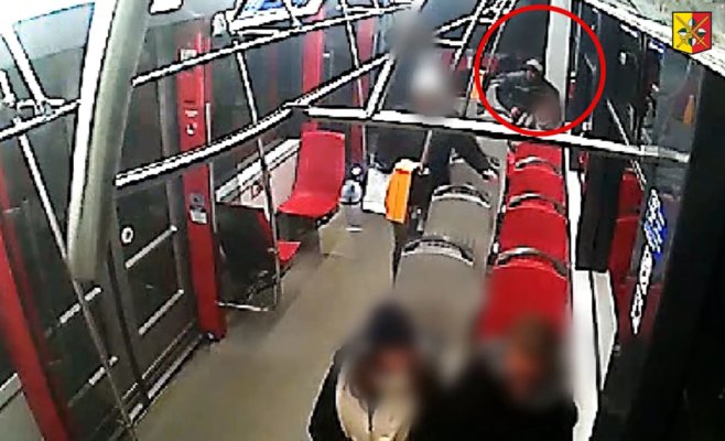 Нападение на женщину в Праге: полиция разыскивает подозреваемого