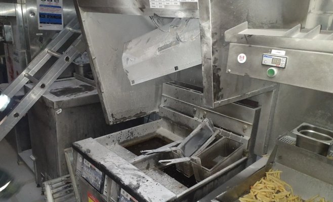 Пожар в KFC заставил эвакуировать три тысячи человек из торгового центра в Праге