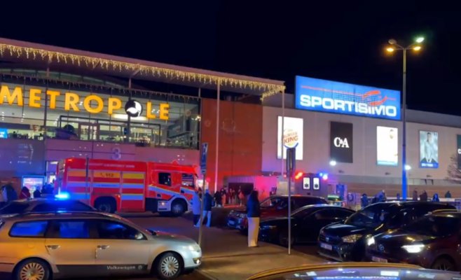 Пожар в KFC заставил эвакуировать три тысячи человек из торгового центра в Праге