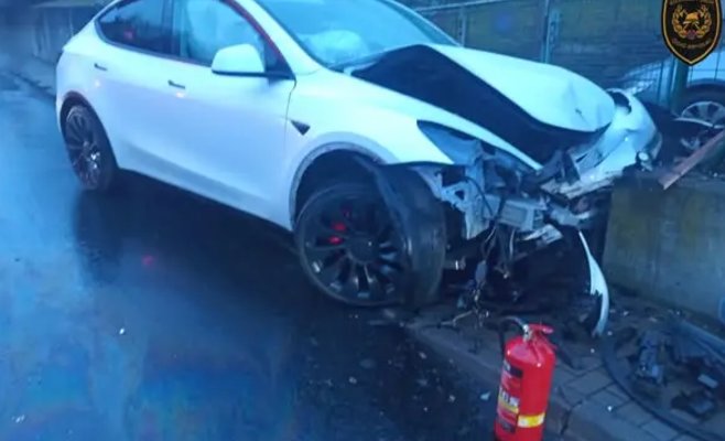Система eCall спасает жизни: в Злине Tesla вызвала спасателей после аварии