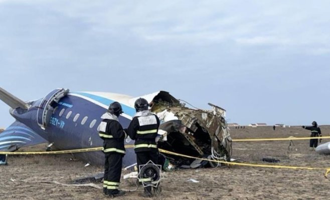 Азербайджанский самолет сбила российская ракета над Грозным. В России отказались дать ему посадку