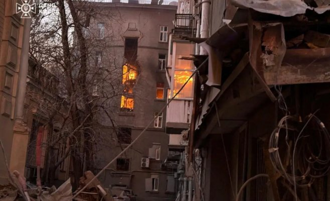 Россия обстреляла Киев в Новый год: жертвы, разрушения и пожар