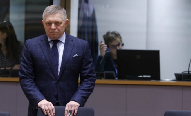 Роберт Фицо поздравил с Новым годом на четырех языках и рассказал о приоритетах Словакии