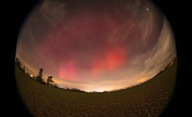 Полярное сияние или просто вечерняя заря? Эксперты объясняют, что видели чехи в новогодний день