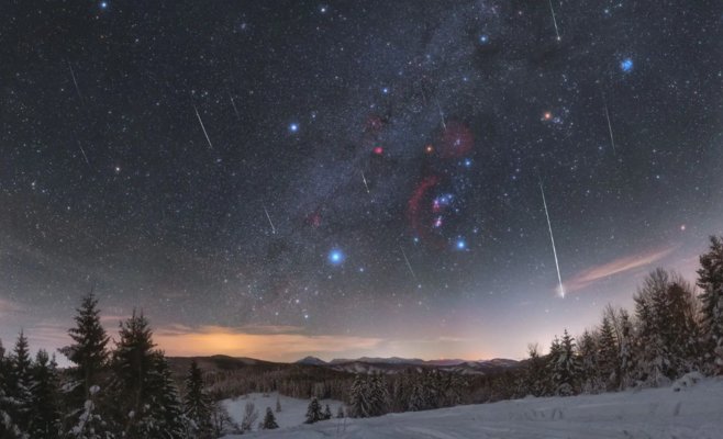 Полярное сияние или просто вечерняя заря? Эксперты объясняют, что видели чехи в новогодний день