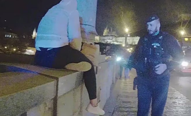 Трагедия на мосту: женщину спасли от суицида, вызванного отчаянием
