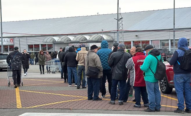 Lidl открыл первый аутлет в Чехии: 70-метровая очередь и большие скидки