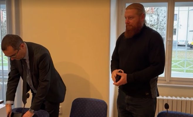 Житель Клатовска предстанет перед судом за жестокое обращение с животным: он застрелил собаку, которая напала на его кур