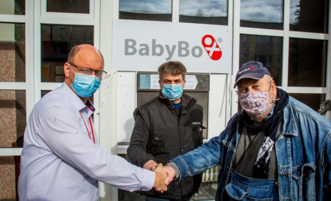 Мощная новогодняя история: родители отложили ребенка в бэби-бокс, но сразу передумали