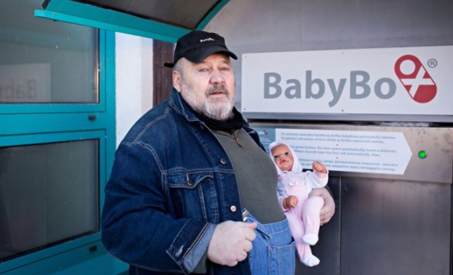 Мощная новогодняя история: родители отложили ребенка в бэби-бокс, но сразу передумали