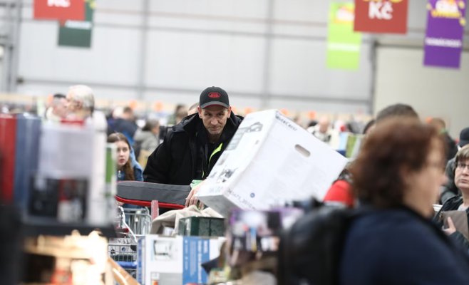 Очереди и транспортный коллапс: открытие Lidl Outlet стало испытанием для всех