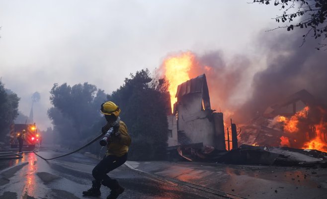 Опустошительные пожары в Лос-Анджелесе: пять жертв и тысячи эвакуированных