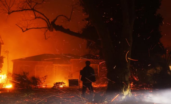 Опустошительные пожары в Лос-Анджелесе: пять жертв и тысячи эвакуированных