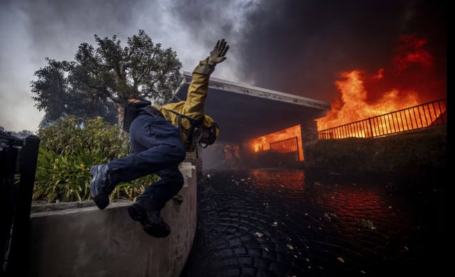 Опустошительные пожары в Лос-Анджелесе: пять жертв и тысячи эвакуированных