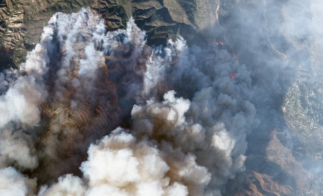 Пожары в Калифорнии: не менее 11 погибших, огонь продолжает бушевать