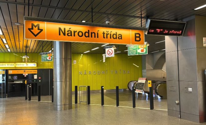 Молодой парень погиб под поездом метро в Праге: линия B остановилась на два часа