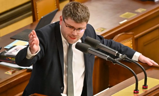 Разделение в коалиции: ODS и TOP 09 настаивают на увольнениях без объяснения причин