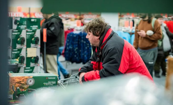 Lidl Outlet привлёк толпы на распродажу инструмента, но вызвал недовольство местных жителей из-за парковки