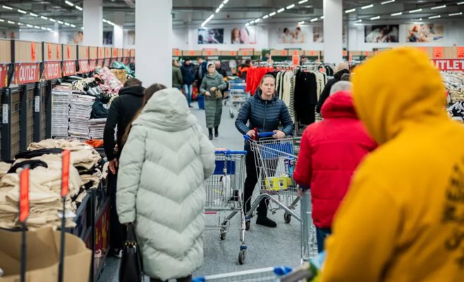 Lidl Outlet привлек толпы покупателей на дешевые инструменты: местные жители возмущены из-за припаркованных машин