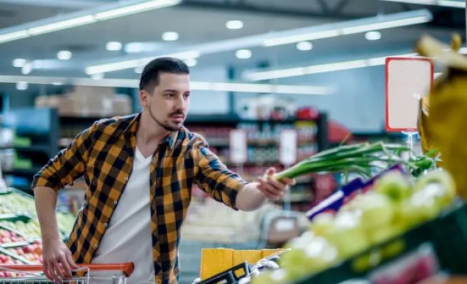 Розничные продажи в ноябре замедлили годовой рост до 4,3%