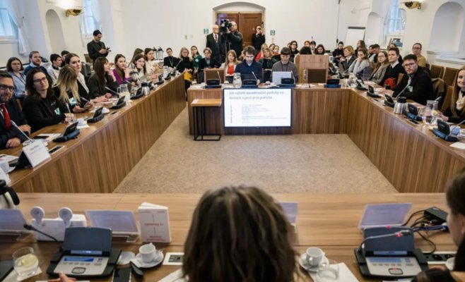 Бесплатные гигиенические средства в школах: прокладки, как мыло и туалетная бумага, могут стать обязательными