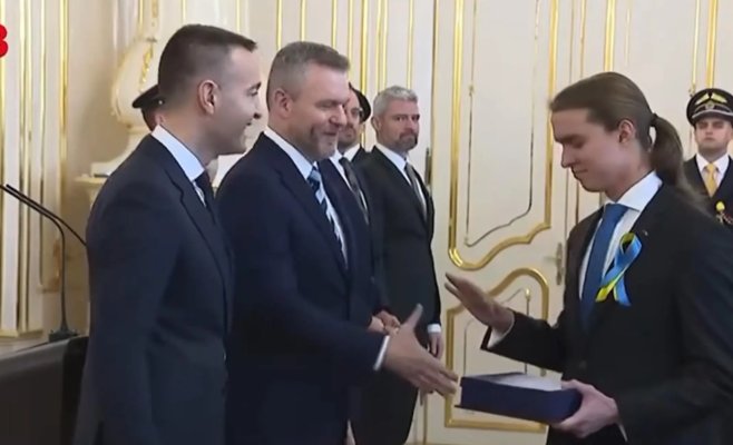 Школа студента, отказавшегося пожать руку президенту, столкнулась с волной ненависти: здание охраняет полиция