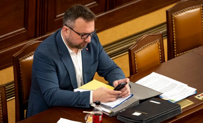 Чешские депутаты утвердили повышение зарплат: что это значит для страны?