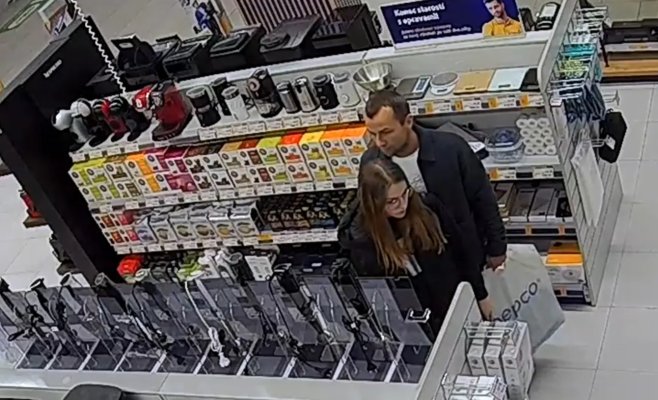 В Теплице полиция разыскивает воров электрических зубных щеток: их зафиксировали камеры