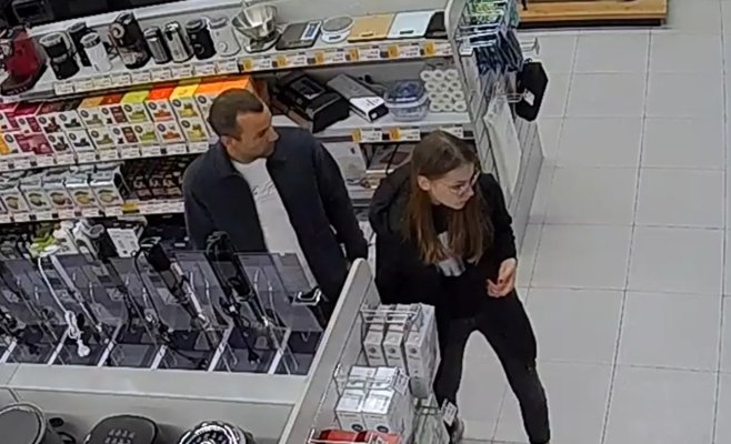 В Теплице полиция разыскивает воров электрических зубных щеток: их зафиксировали камеры