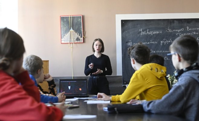 Поздний прием в школы для детей иностранцев? Сенат рассматривает спорный законопроект