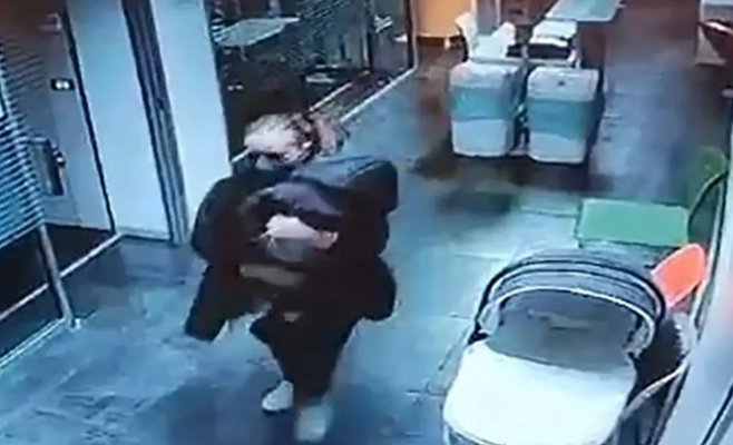 Итальянка 9 месяцев притворялась беременной и, переодевшись в медсестру, похитила чужого ребенка