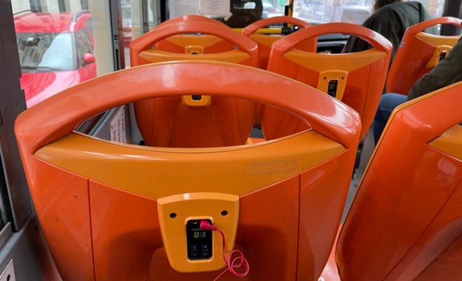 2 500 крон за поездку по Праге: «Зонтики» оккупировали центр города под видом благотворительности