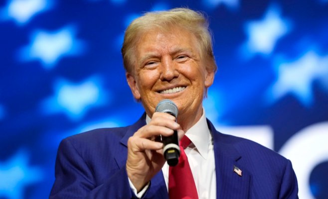 Новый китайский ИИ DeepSeek вызвал тревогу в США: Дональд Трамп назвал его «будильником» для американских компаний